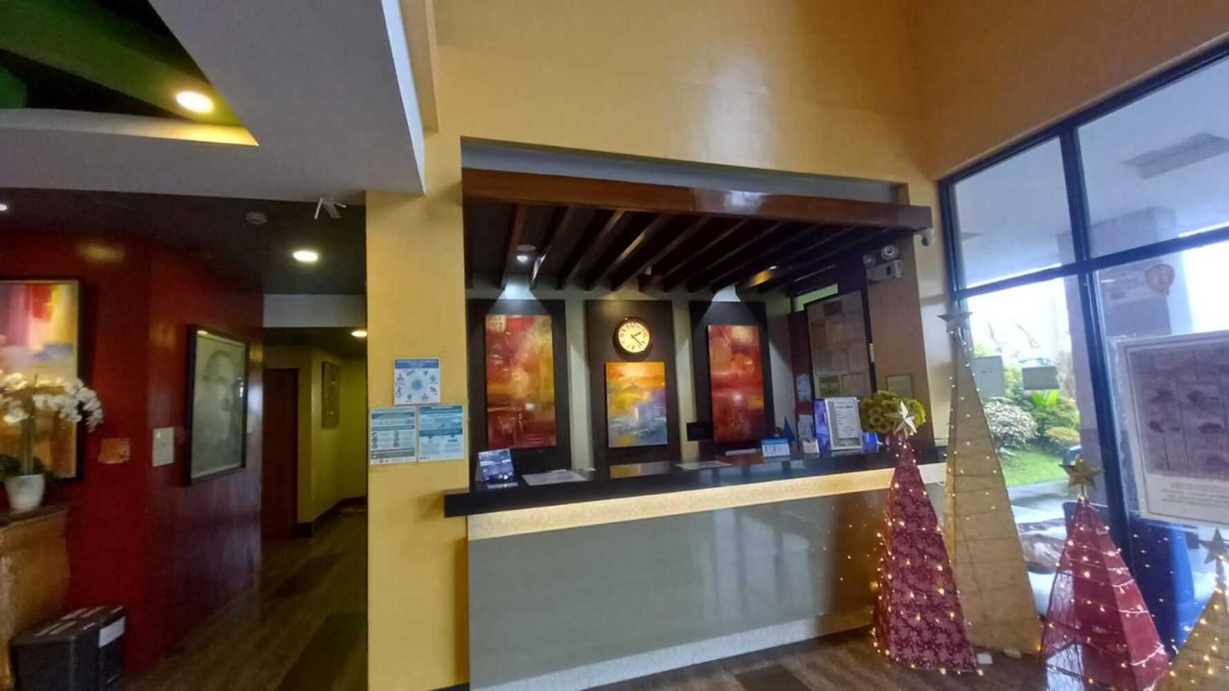 Oyo 1037 Lendes Tourist Inn Main Naga  Luaran gambar